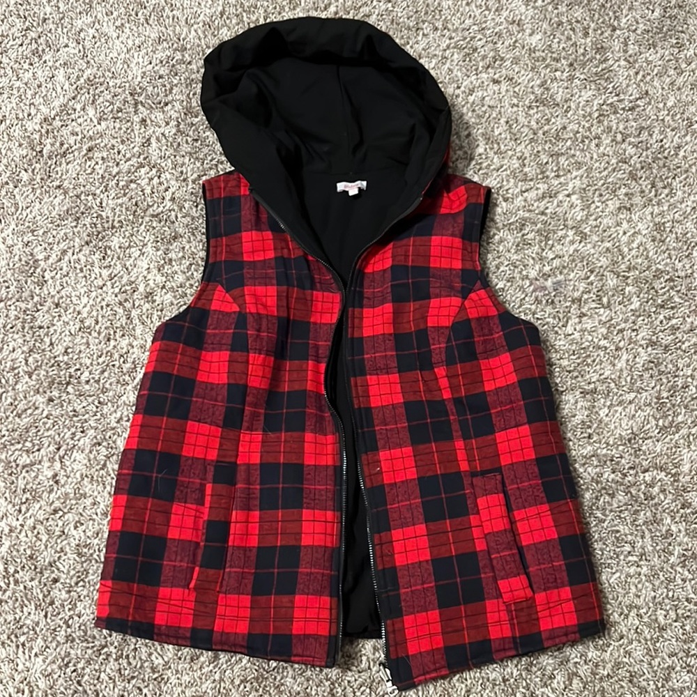 Buffalo plaid fall vest with hoodie size medium